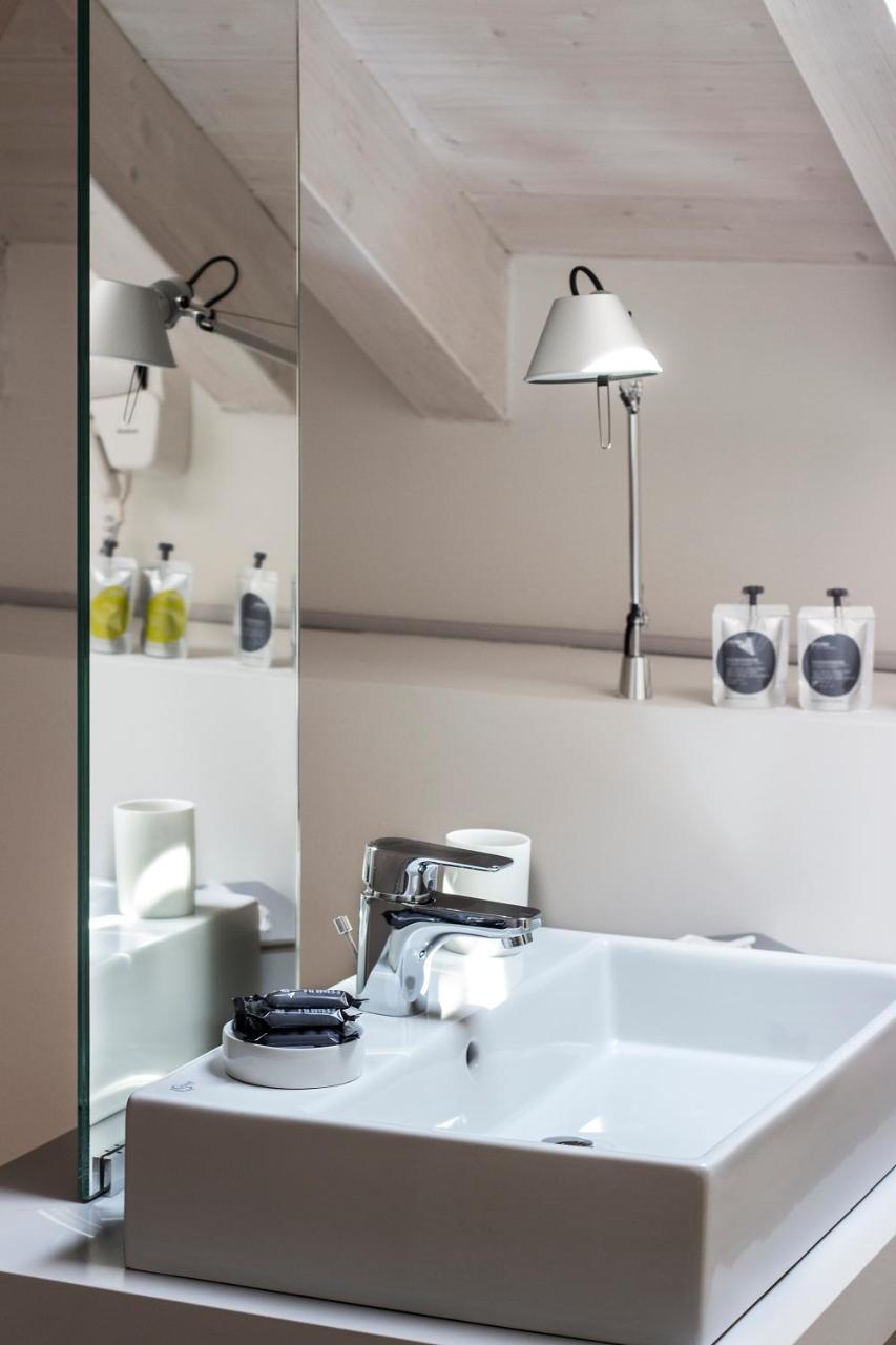 Esine Manzoni 124 Bed&Relax Bed & Breakfast エクステリア 写真